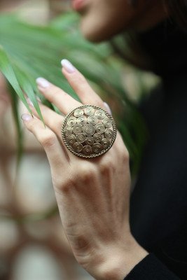 Round Flower Motive ring unisex